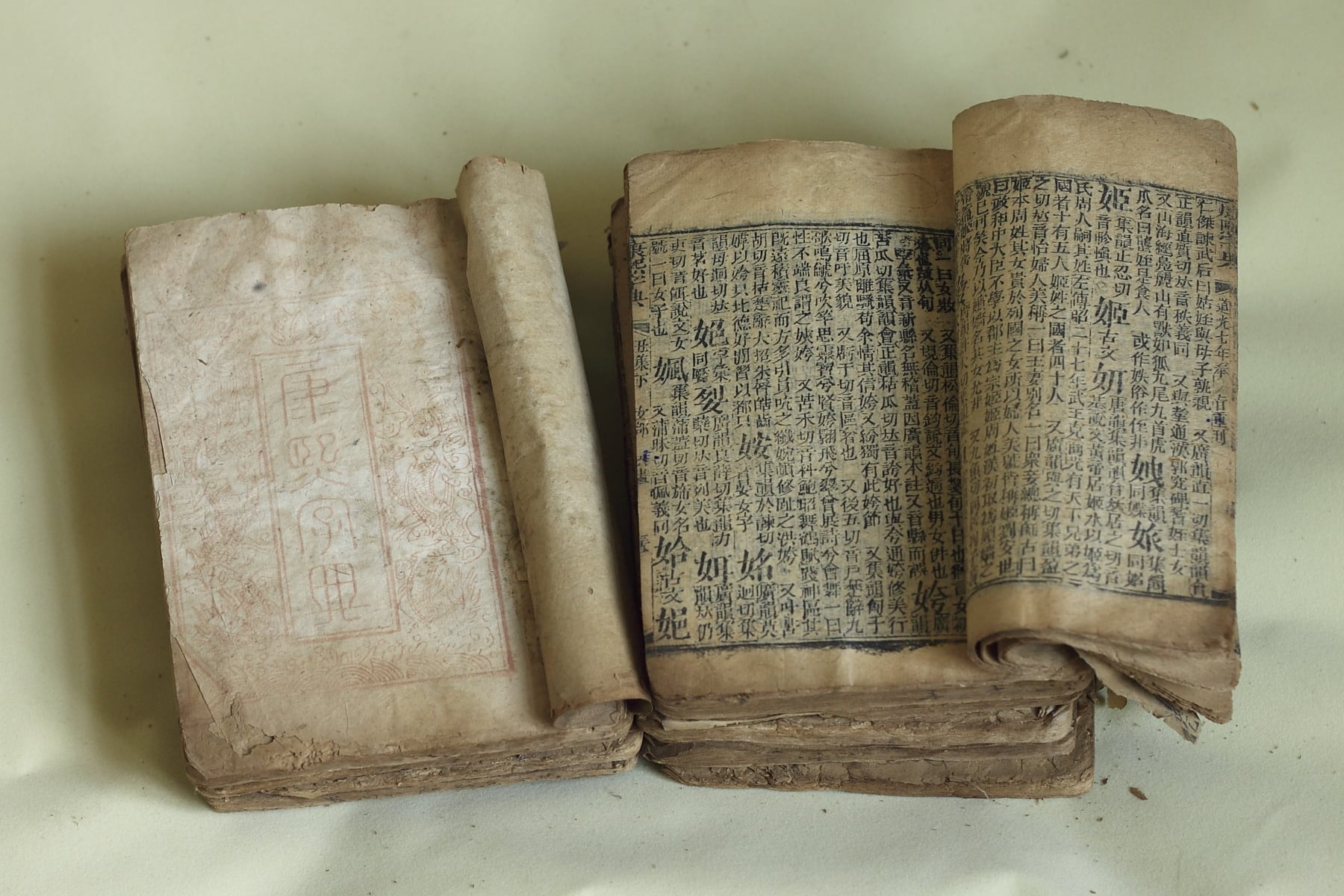 清代康熙字典等傳統辭書固然博大精深,但面對海量謄打工作時,翻查效率難免力不從心