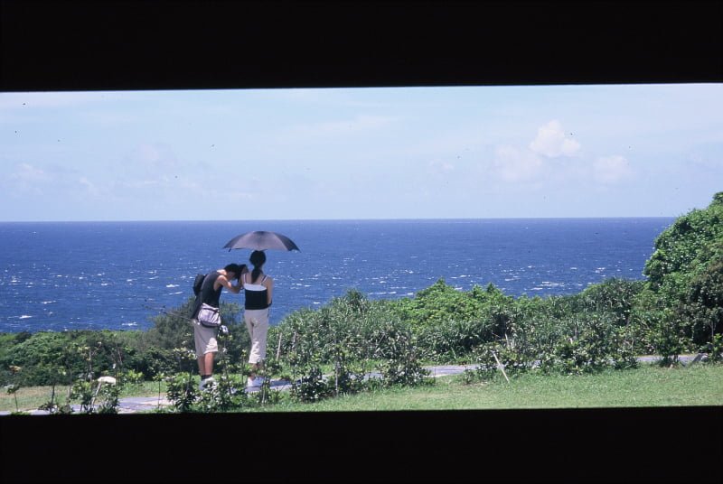 墾丁鵝鑾鼻的情侶