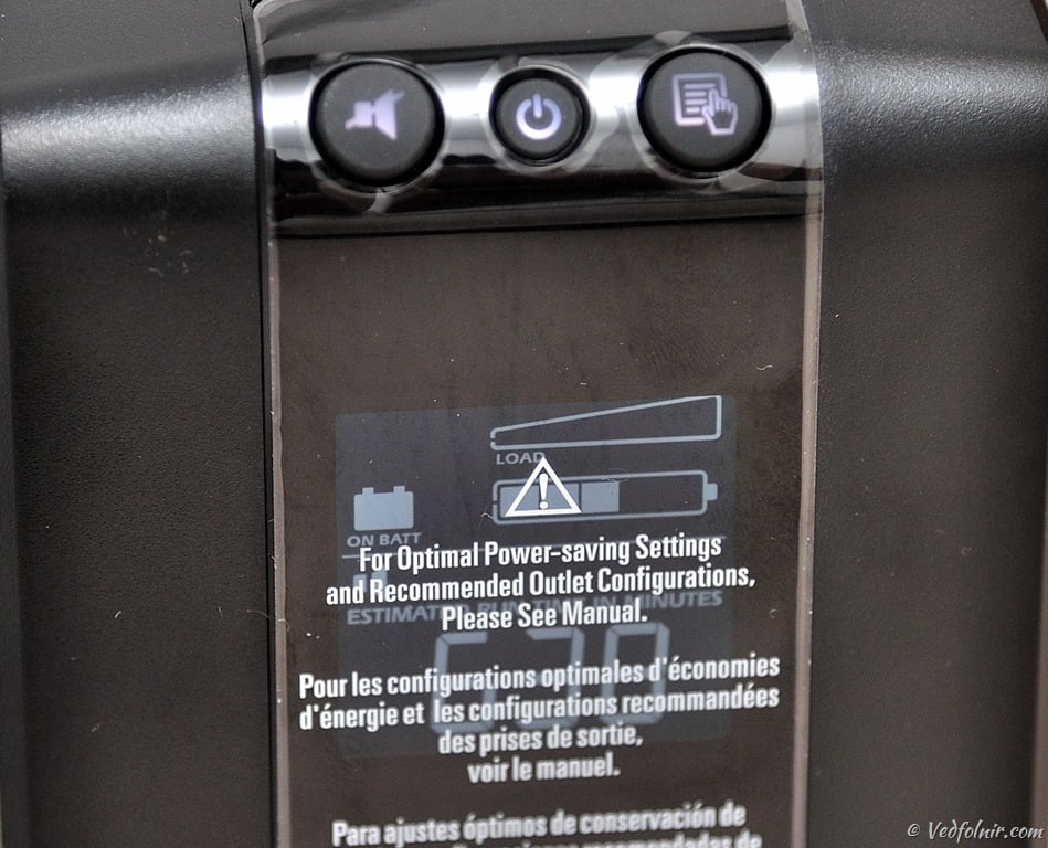 UPS前方的資訊顯示LCD。
