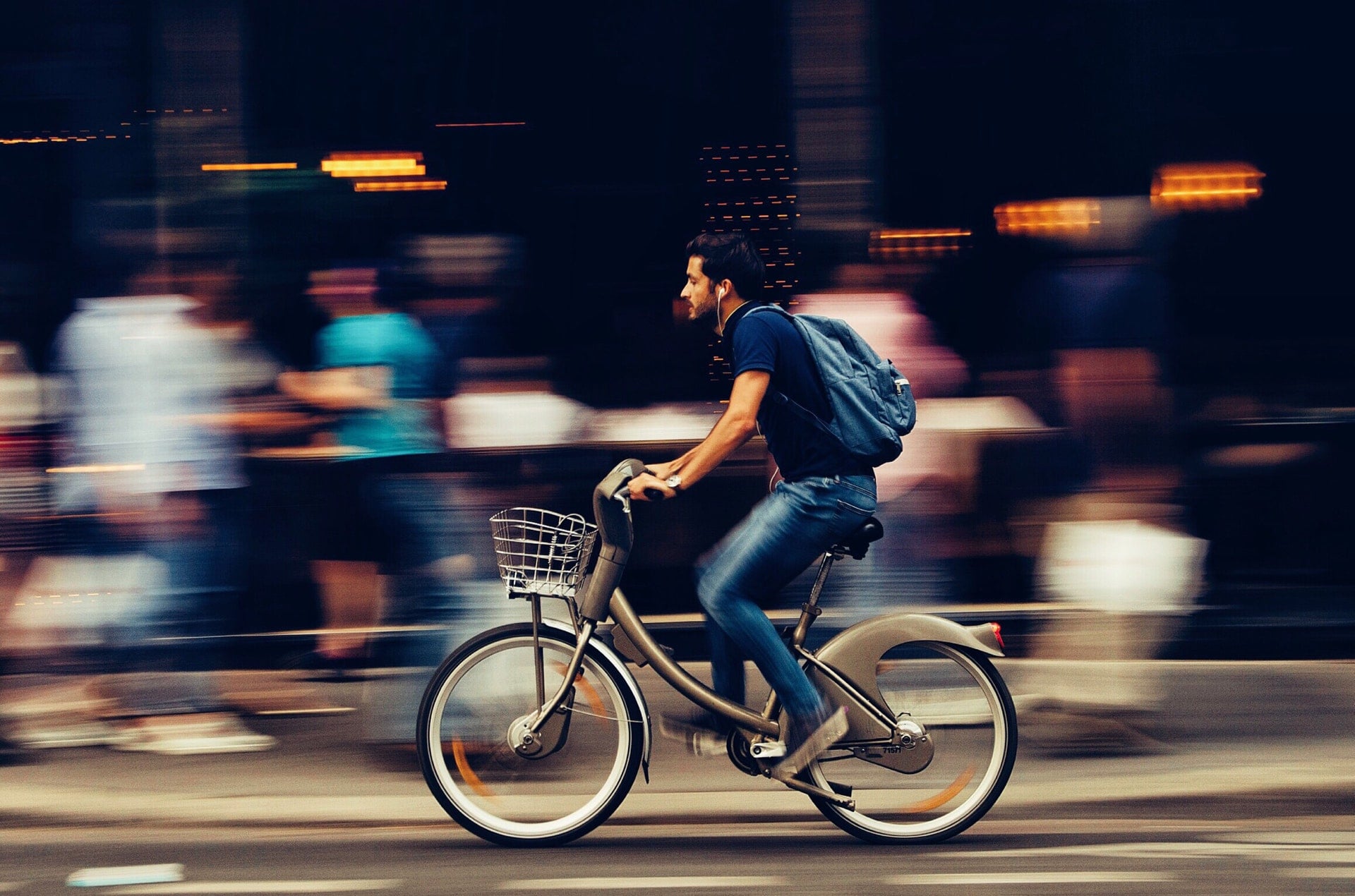 自行車、單車族注意！臺北 7 月起加強取締、開罰騎上騎樓、人行道交通違規