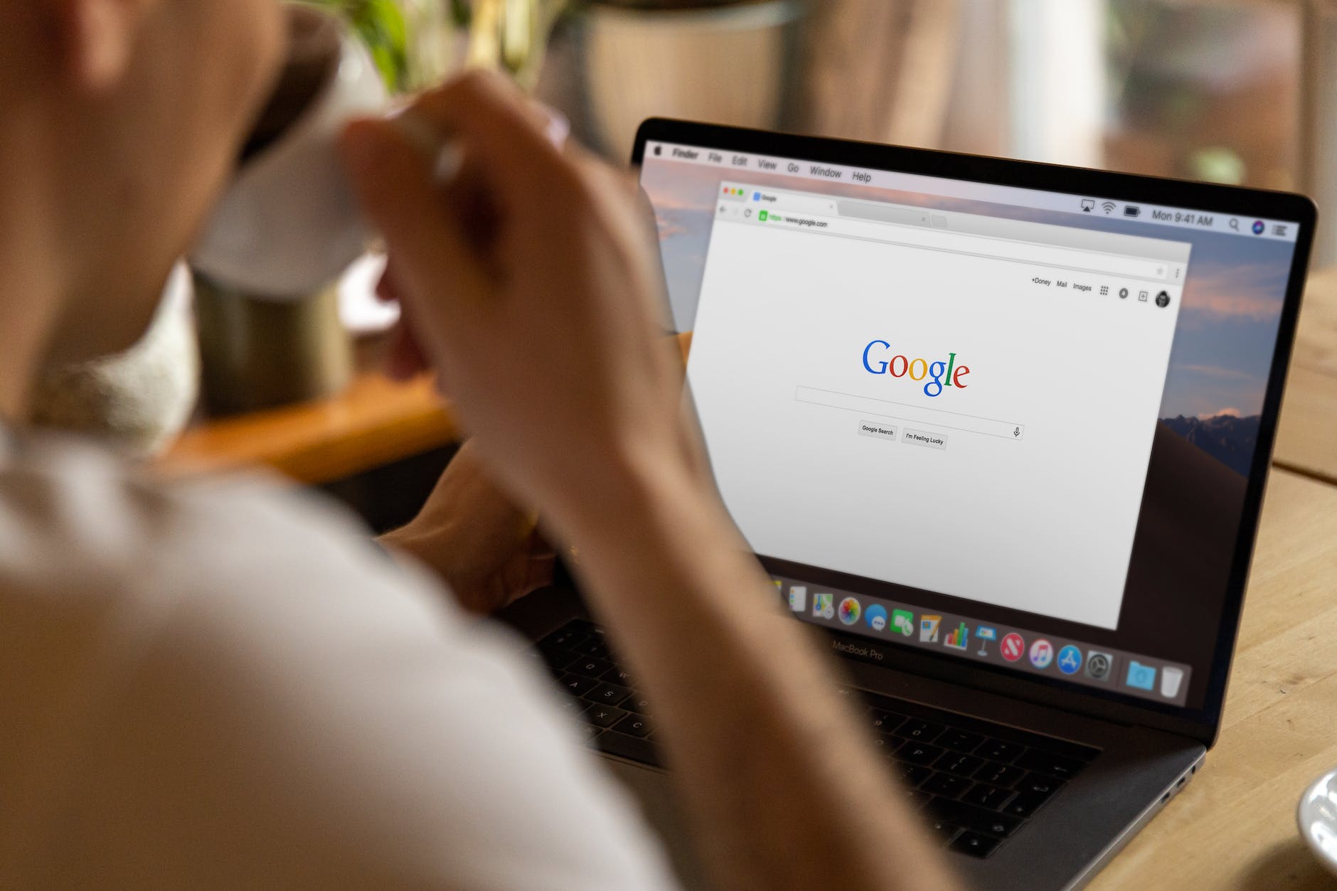 Google 意見回饋網頁表單「傳送鍵」在瀏覽器上遭隱藏