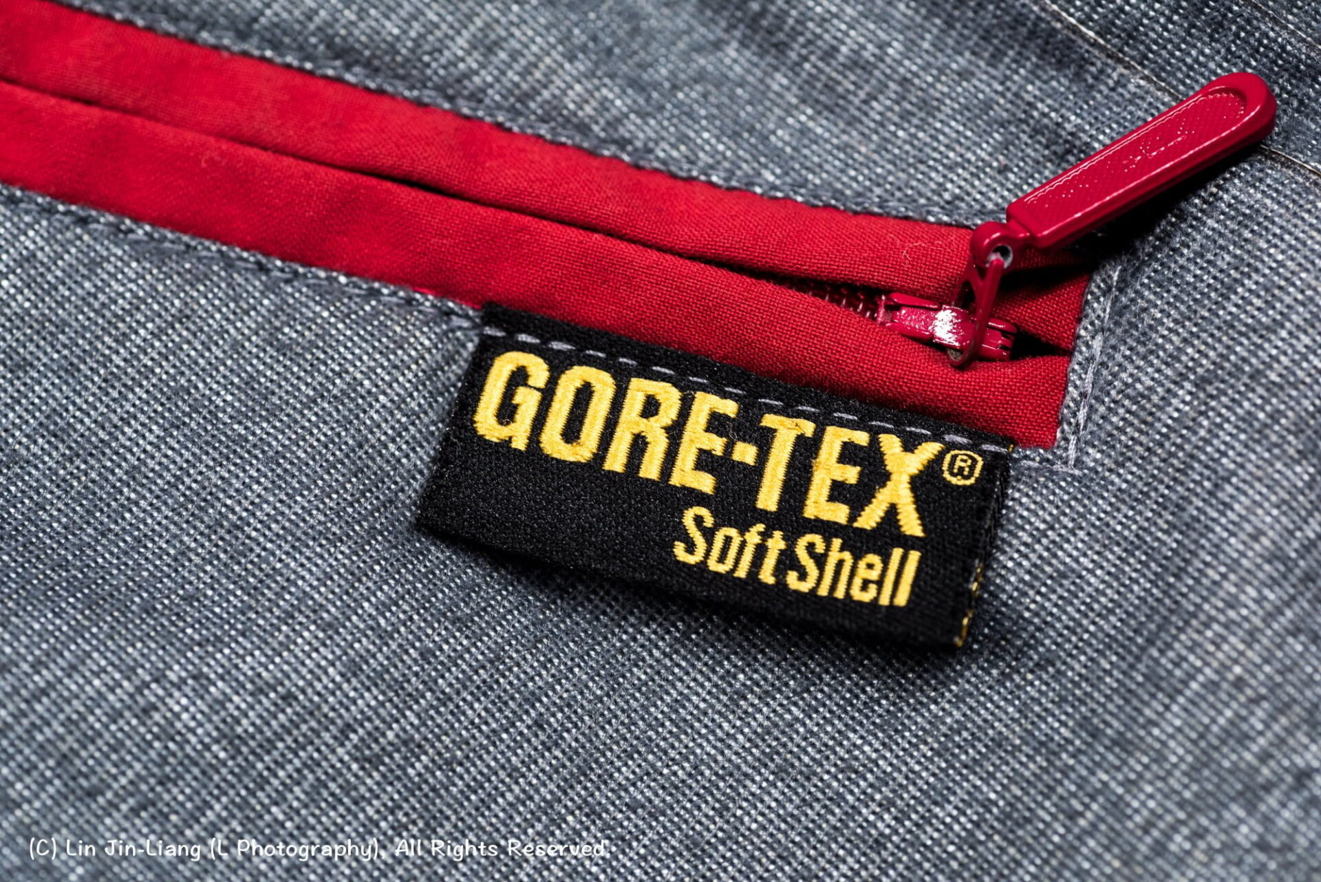 Gore-Tex 服裝保養、清洗與破損修復全指南|防潑水層活化與原廠修補細節