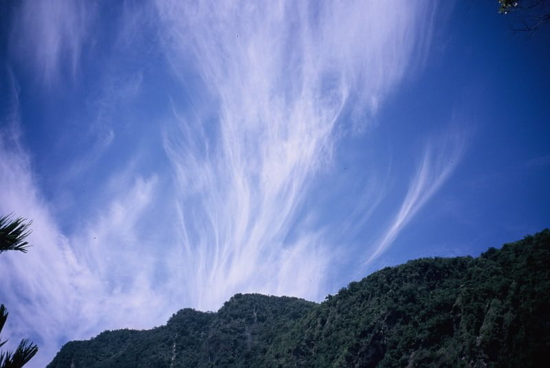 中華民國臺灣省花蓮縣山區公路上的天空