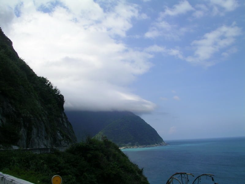 花東三日 4 人吃吃喝喝微旅行｜花蓮、台東民宿住宿、藍白公路、海洋賞鯨 2005 Hualien Taitung travel Taiwan Beautiful Landscape
