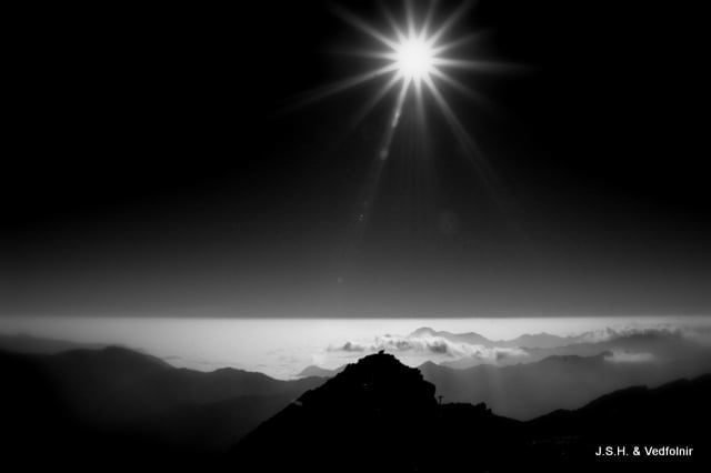 臺灣玉山 3953.8 公尺雲端上的登山邂逅