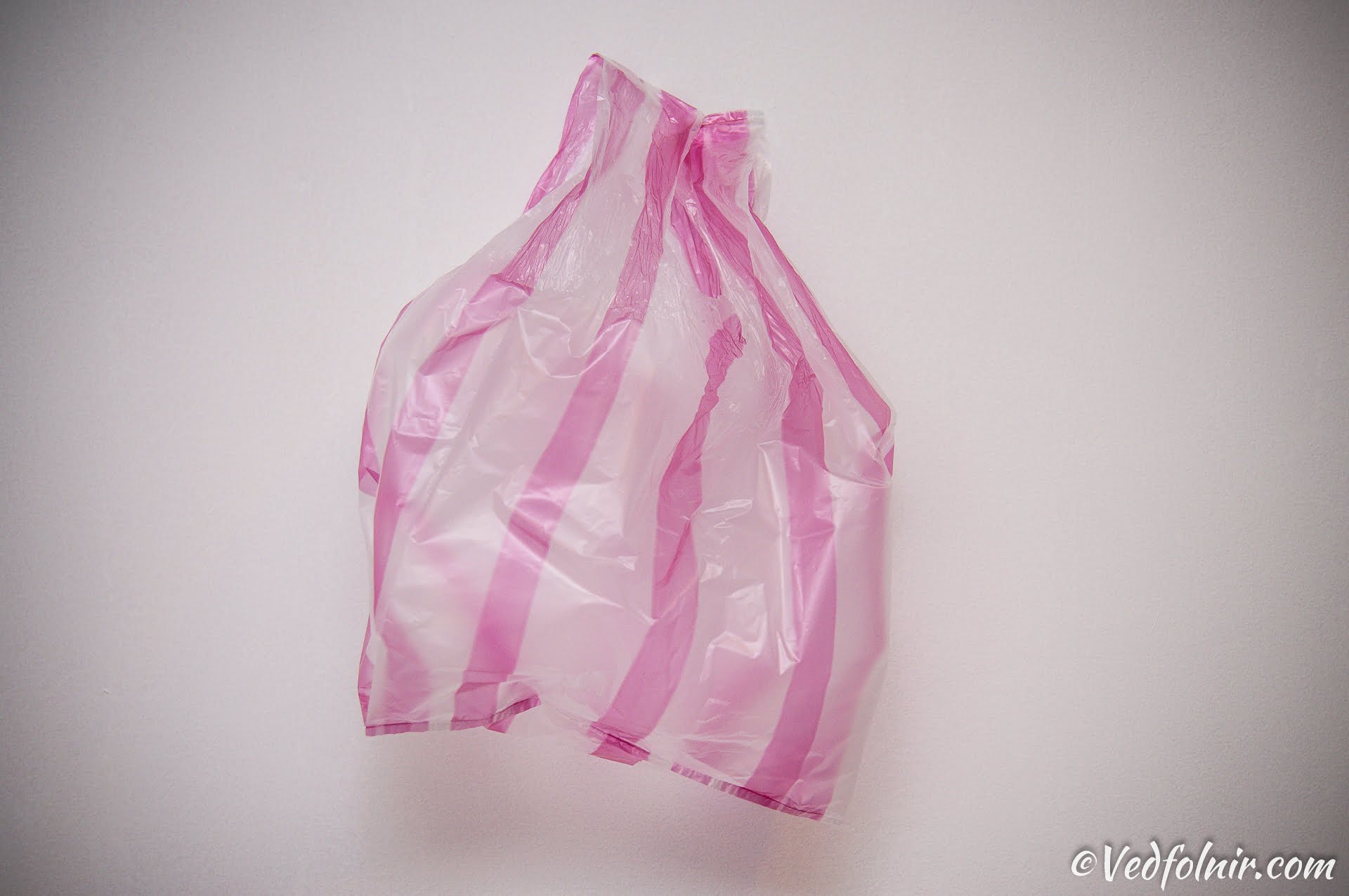 紅白塑膠袋-Red-White-Plastic-Bag-Vedfolnir