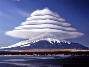 Lenticular Clouds over Mount Fuji_日本_富士山_笠狀雲