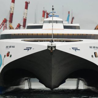 華岡集團旗下東聯航運所屬客貨輪「麗娜輪」。