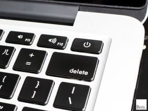 蘋果電腦，筆記型電腦 Macbook Pro 電源按鈕。