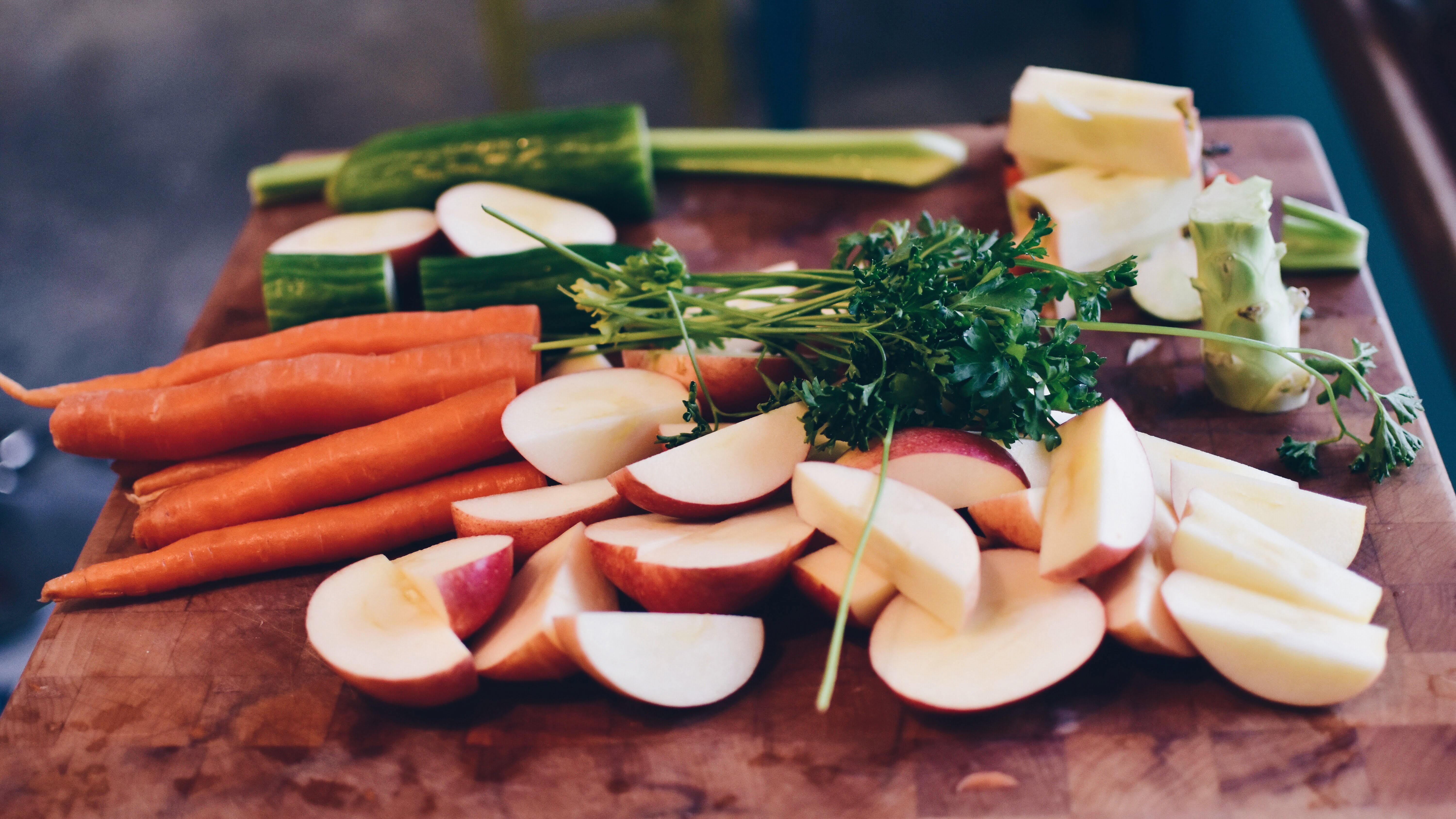 謹慎選購即食生鮮蔬菜、水果，避免細菌禍從口入