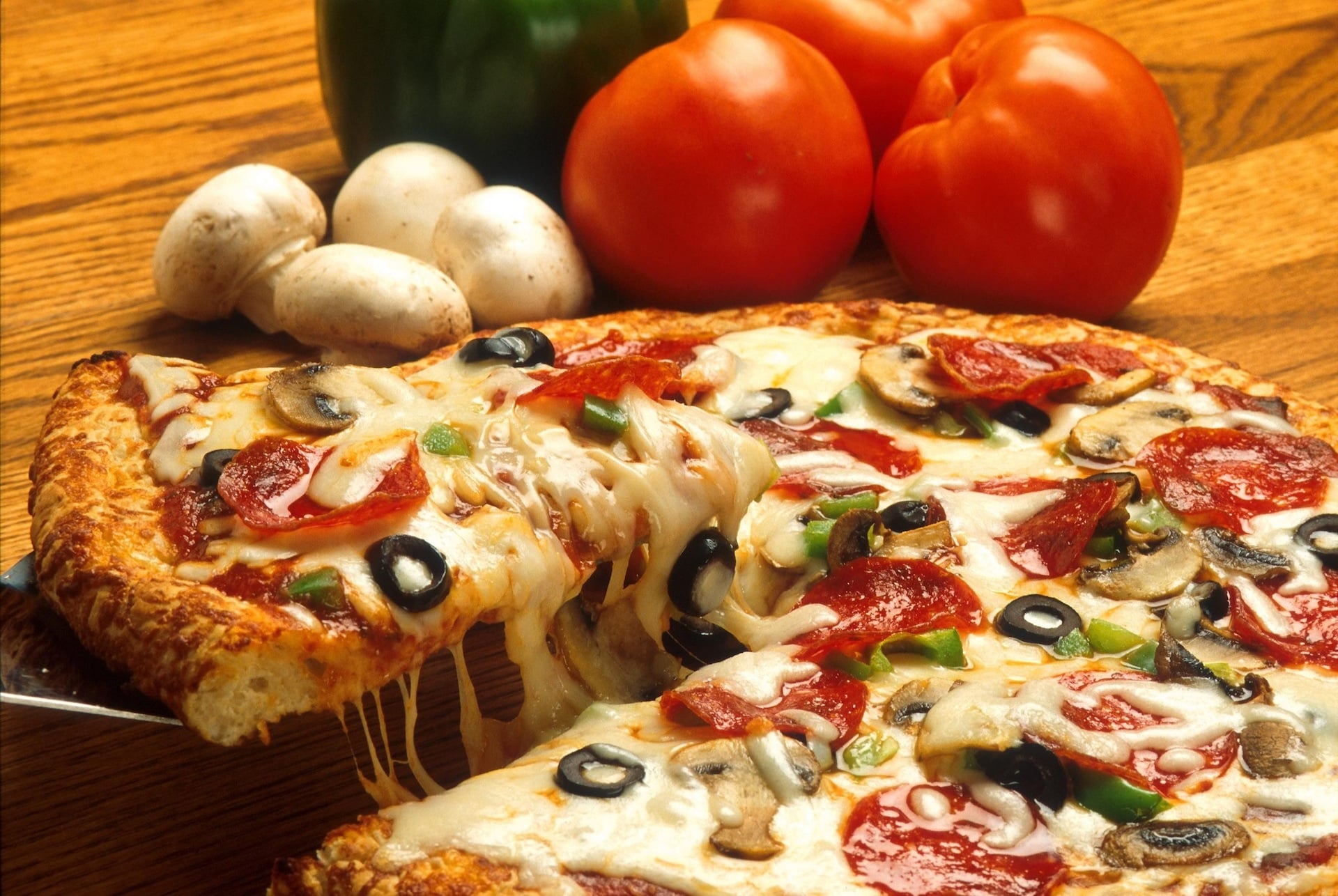 必勝客、達美樂與拿坡里披薩在農曆新年與除夕之門市營業時間和餐點外送規定