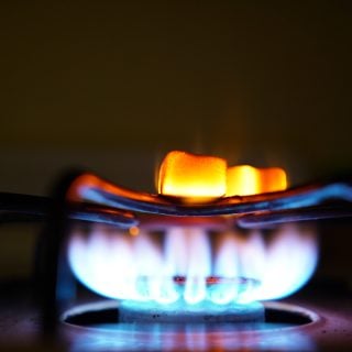中油加油站購買煤油暖爐專用煤油的心得分享 fire on gas burner stove