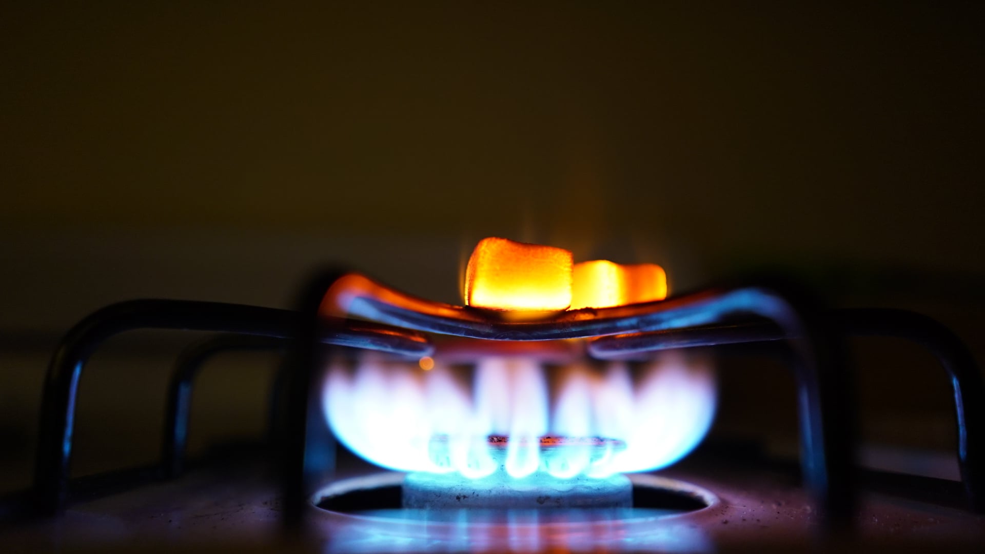 中油加油站購買煤油暖爐專用煤油的心得分享 fire on gas burner stove