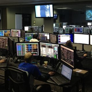 三星 Samsung P2350 電腦液晶螢幕／周邊開箱文 Technology Control Room LCD Multi Monitor Station SpaceX