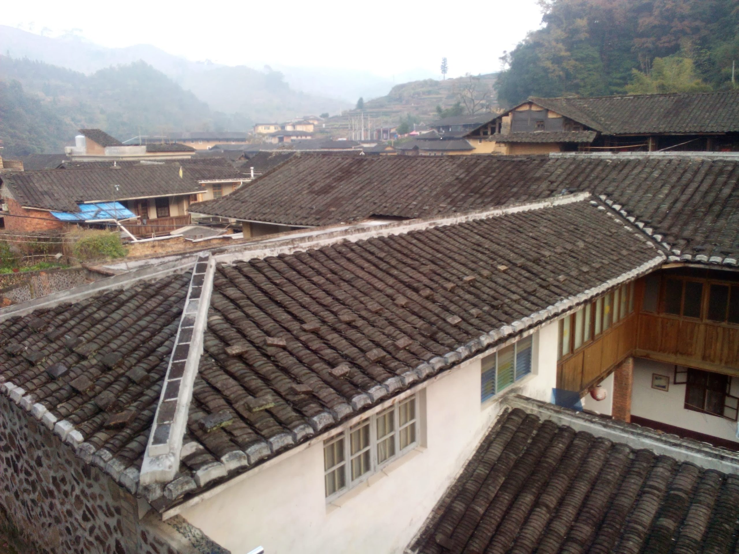 福建南靖塔下村青年旅舍 YHA 的寒冷清晨｜旅行中國 Youth Hostels Morning Taxia Village Nanjing Fujian PROC scaled