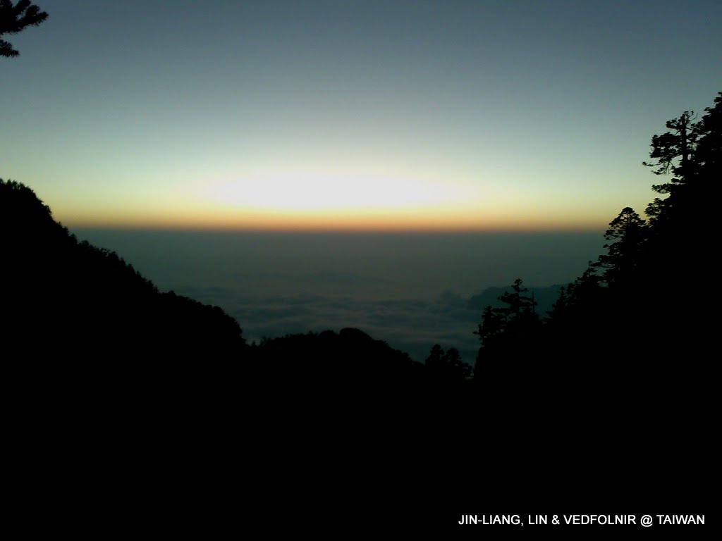 在玉山高峰看到的夕陽