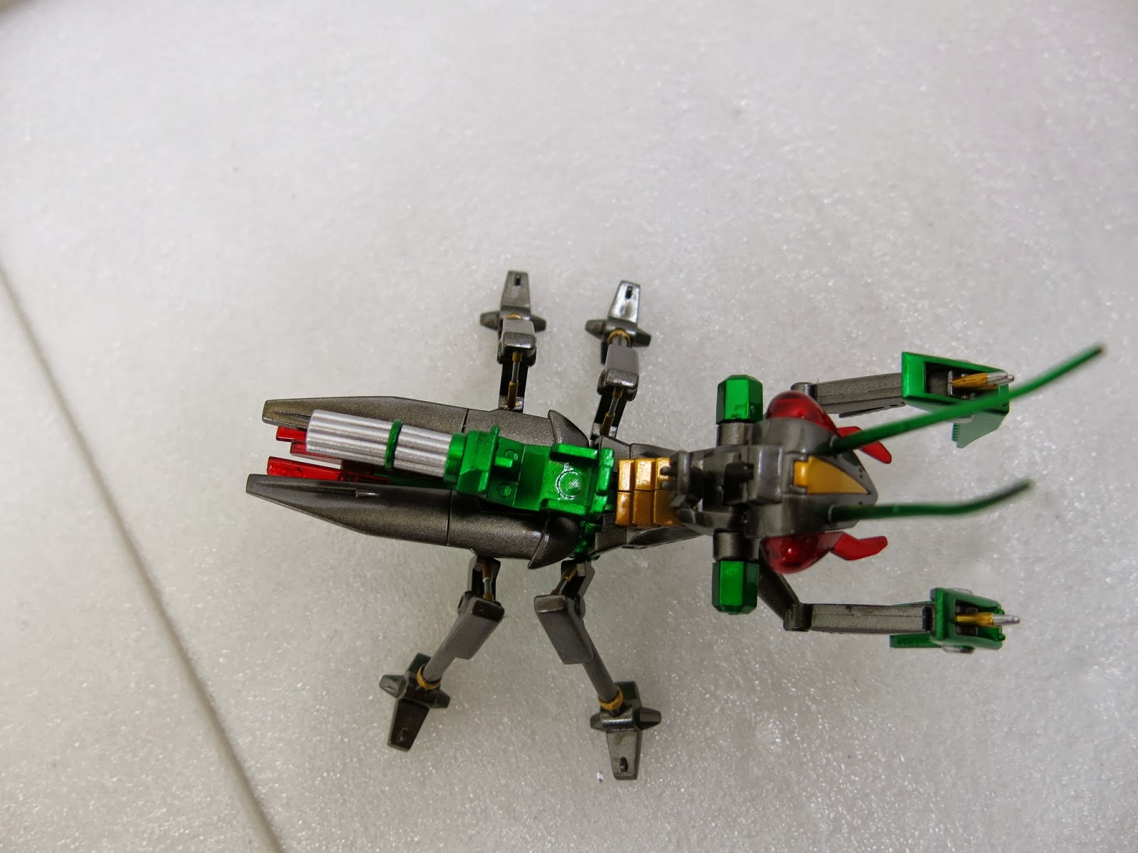 EZ-048 機甲螳螂 DEMANTIS 專業模型代工 9 上側可看到機關砲