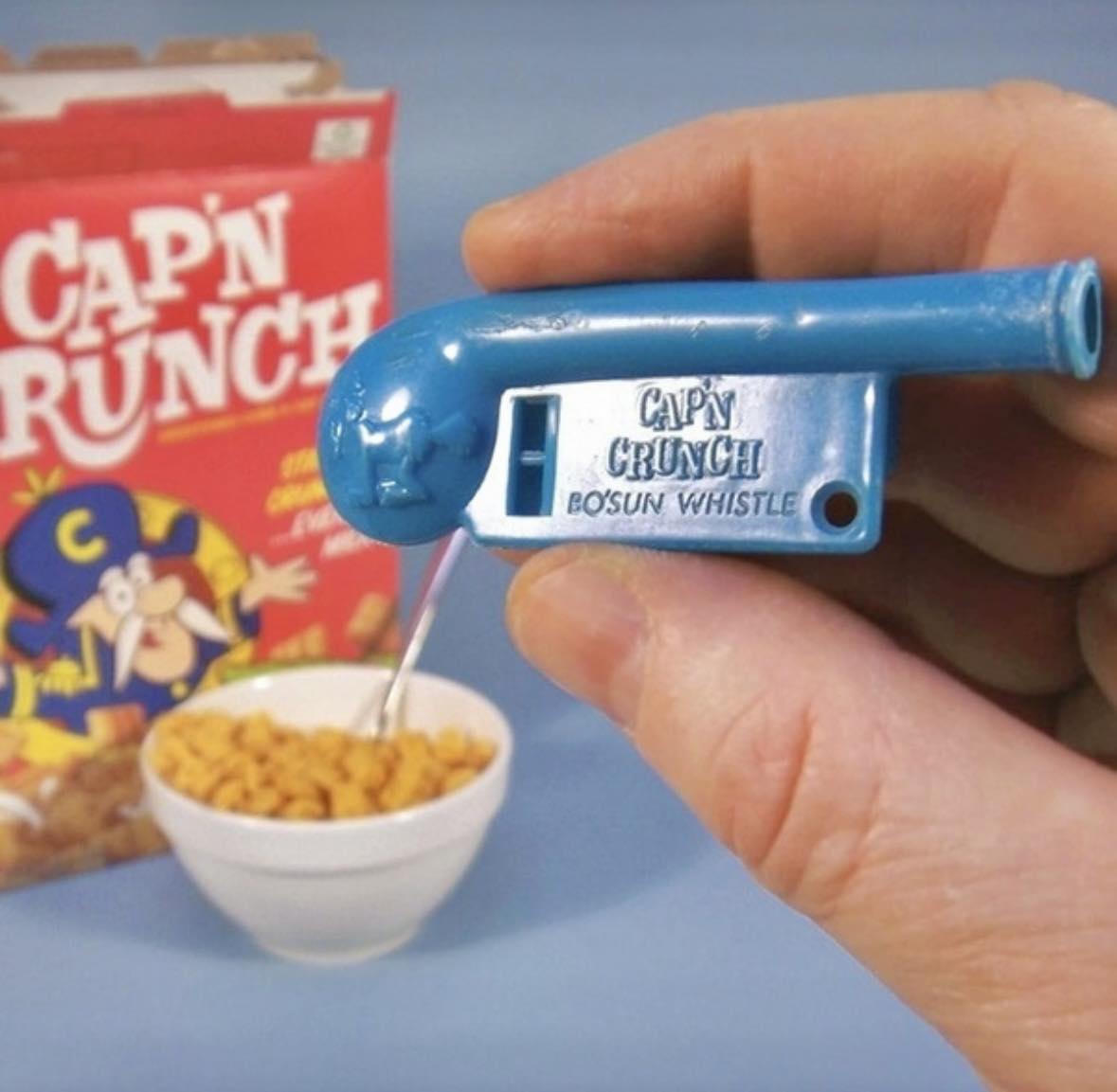 百事可樂的早餐穀物「Captain Crunch」贈品哨子