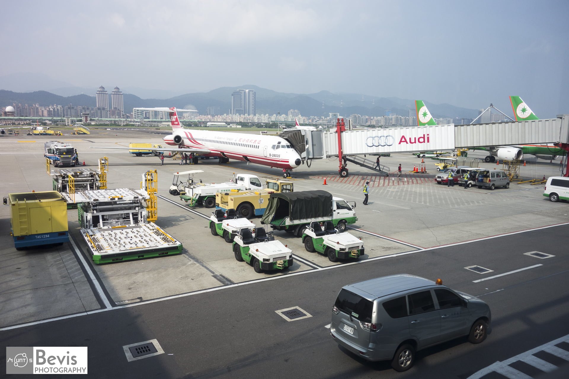 制裁大陸M503航線 民航局取消新年春節加班機近200航次 影響5萬旅客